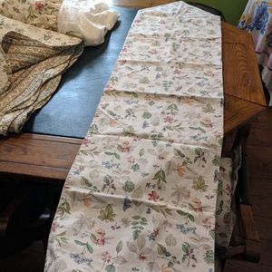 Longaberger table runner "Botanical Fields"